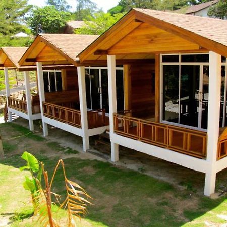 Pitiusas Beach Resort Koh Lipe Buitenkant foto