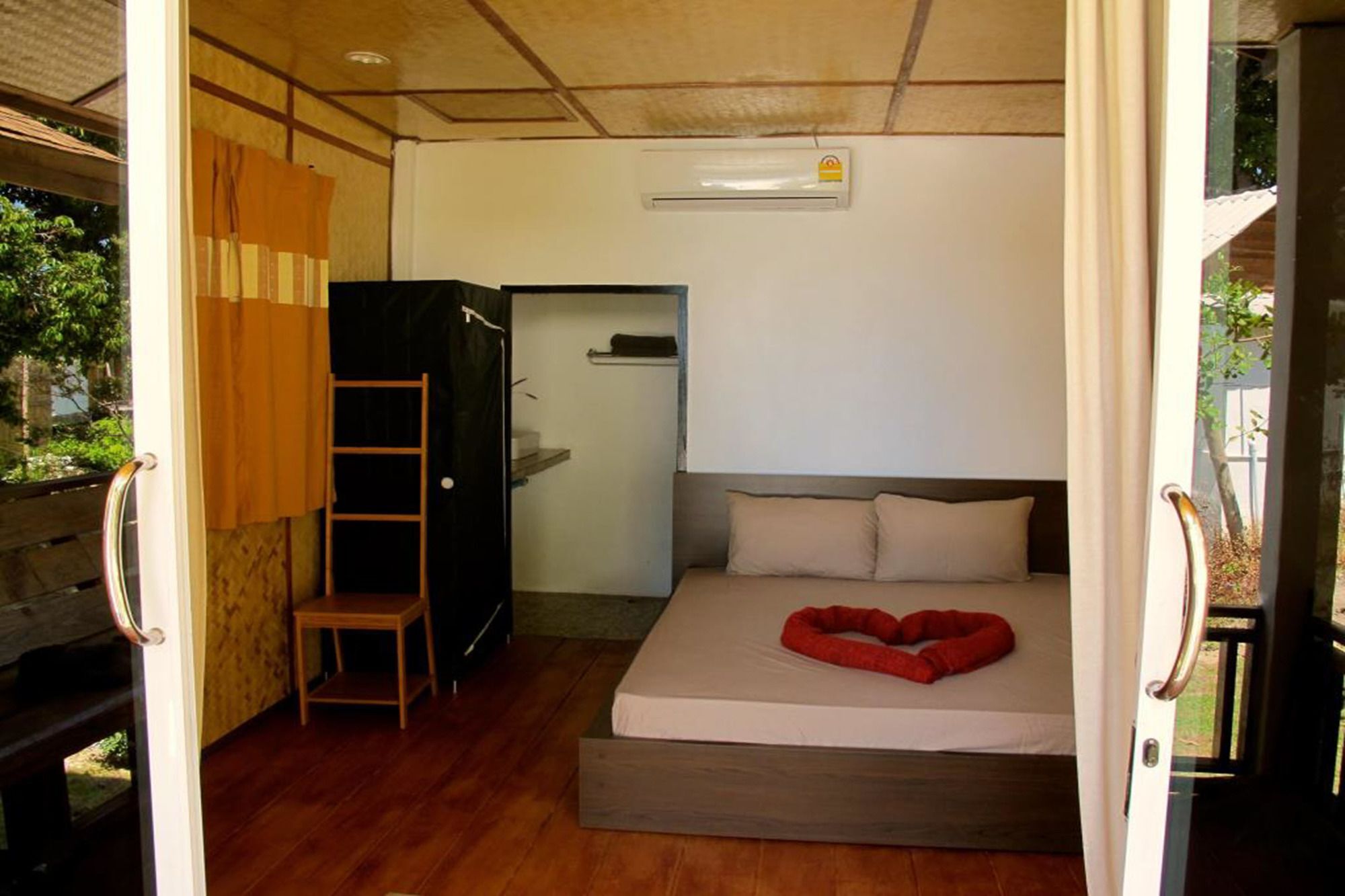 Pitiusas Beach Resort Koh Lipe Buitenkant foto